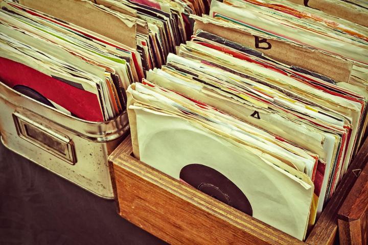qrates crowdfunding and pressing assistance for vinyl records