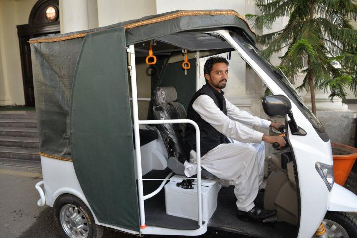 pakistan zar motors electric powered rickshaw solar 004