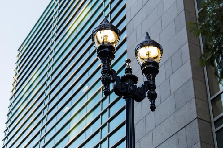 GE’s customized LED street lights with wireless lighting controls