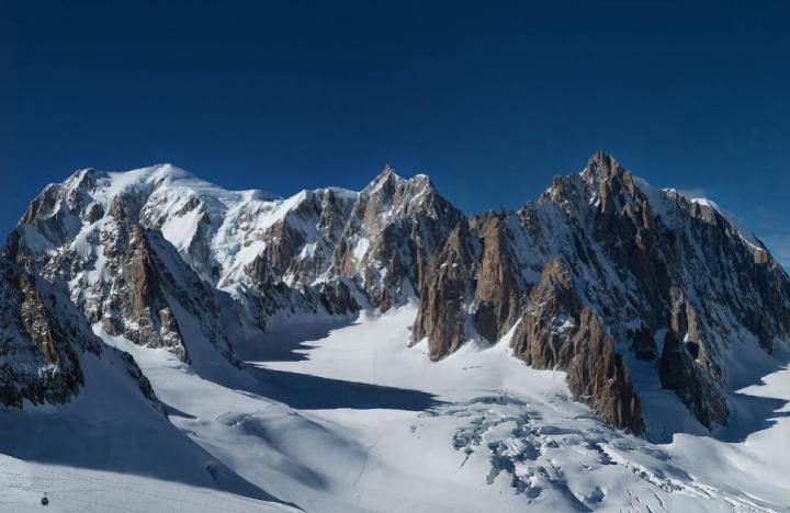 at 365 gigapixels this mont blanc panorama is the worlds largest photo