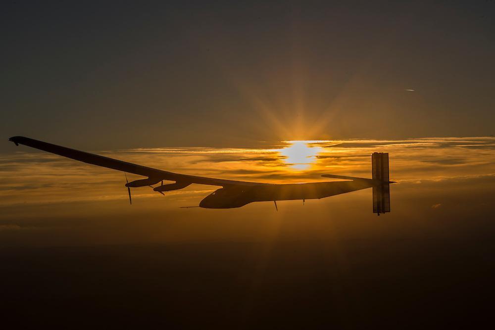 solar impulse 2 smashes world record for the longest solo flight power