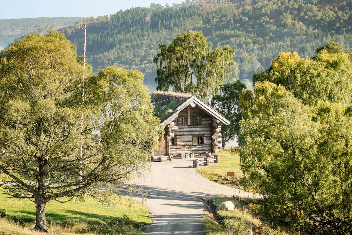 retreat from society and relax in these idyllic cabins around the world eagle brae highland log 5