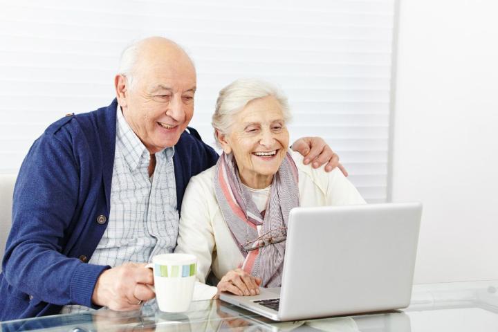 social media isnt just for youngsters anymore new research finds senior citizen internet