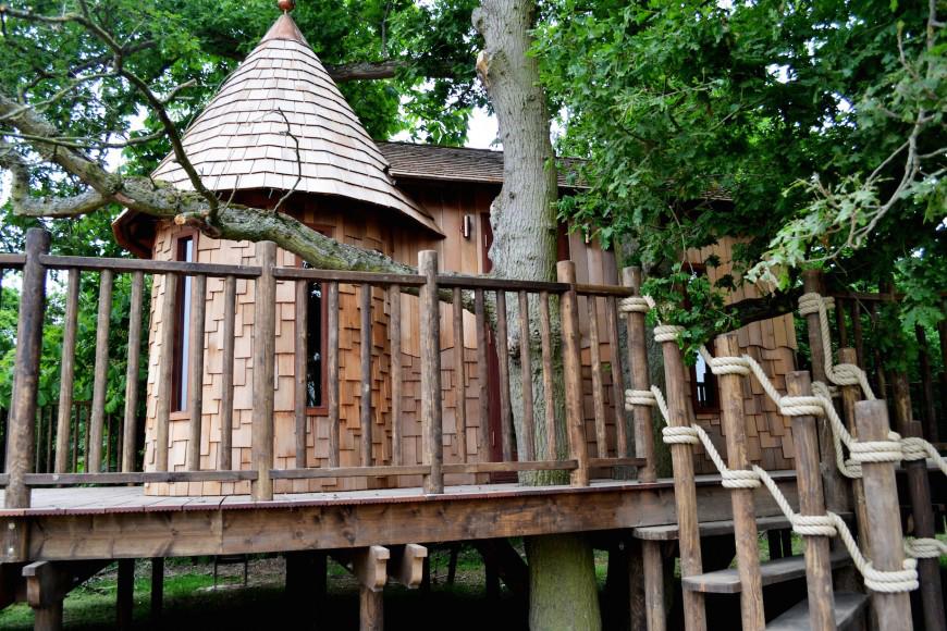 retreat from society and relax in these idyllic cabins around the world nook treehouse 8