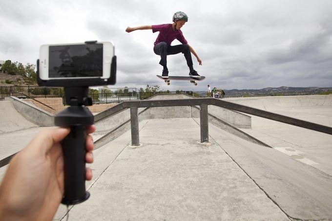 freaking out about selfie stick bans get a grip with this handheld accessory dat 5