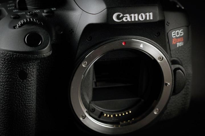 Canon EOS Rebel T6i lens mount 2