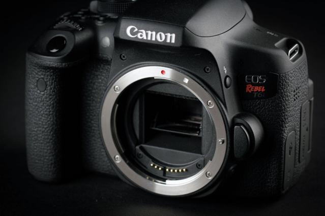 Canon EOS Rebel T6i lens mount