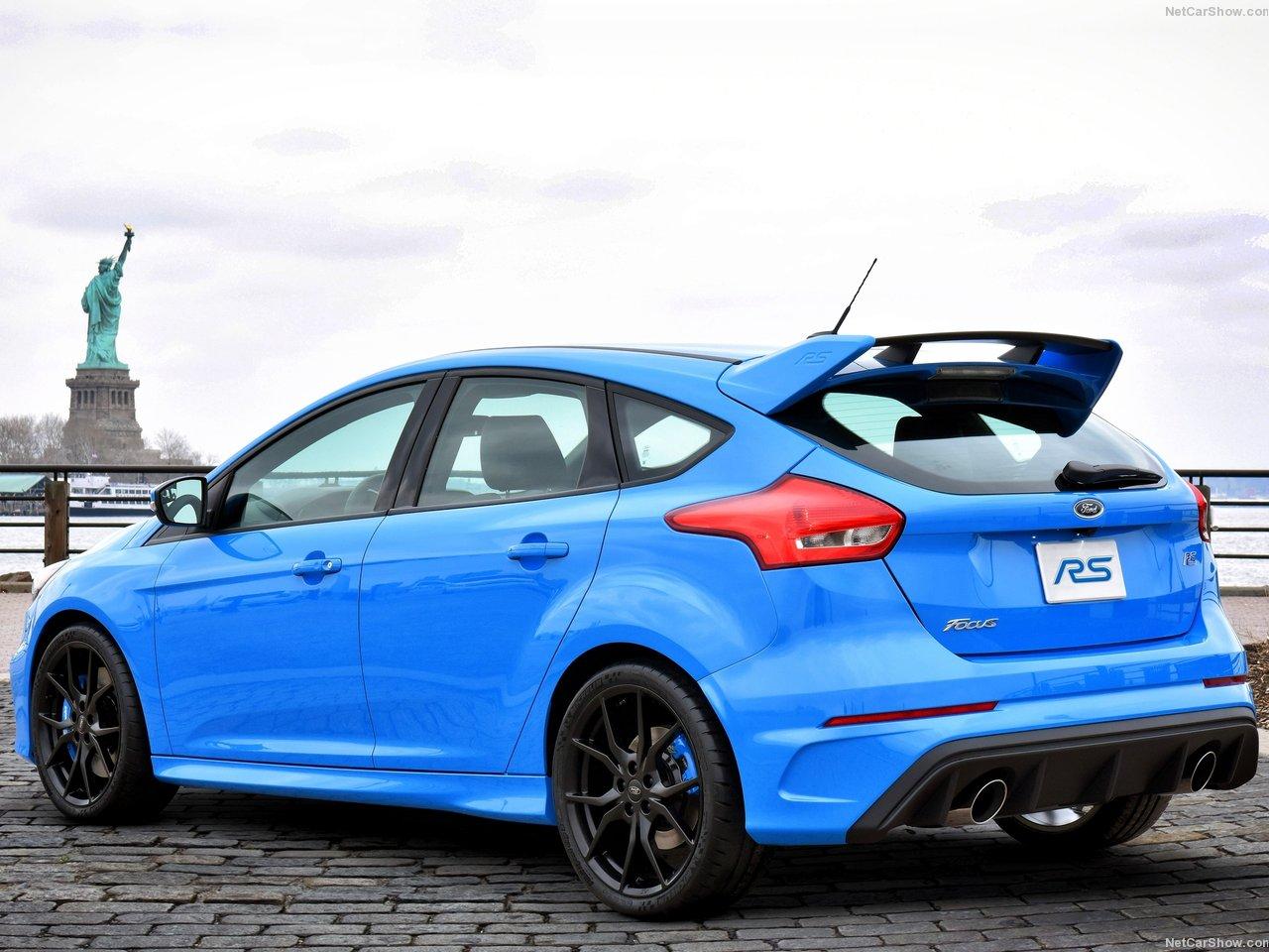 Ford-Focus_RS_2016_rear angle
