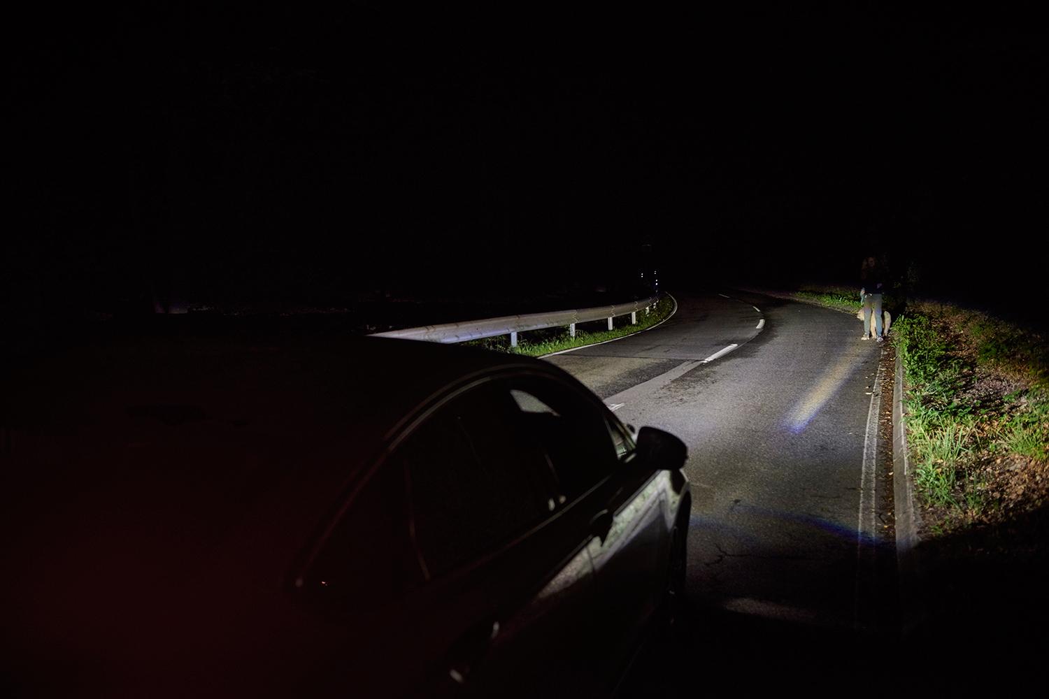 ford tests headlights that can point out pedestrians iws2015 advancedlight 079