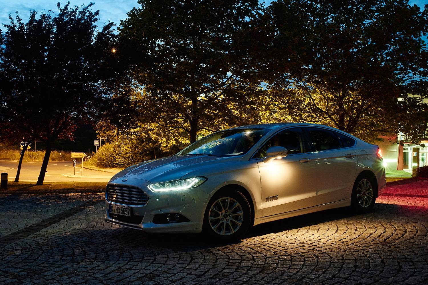 ford tests headlights that can point out pedestrians iws2015 advancedlight 082
