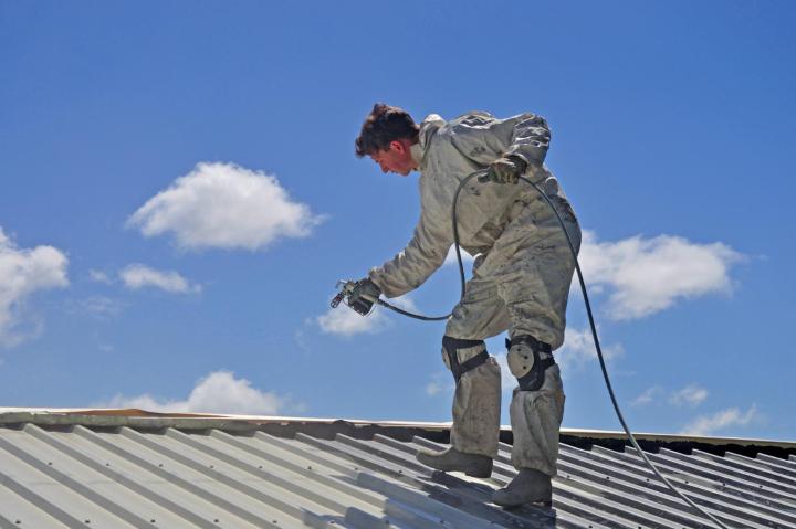researchers find painting roofs with reflective coating cools homes main spray roof white