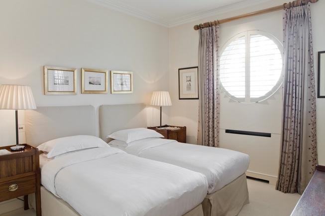10 onefinestay apartments that cost over 1000 a night chelsea embankment 6