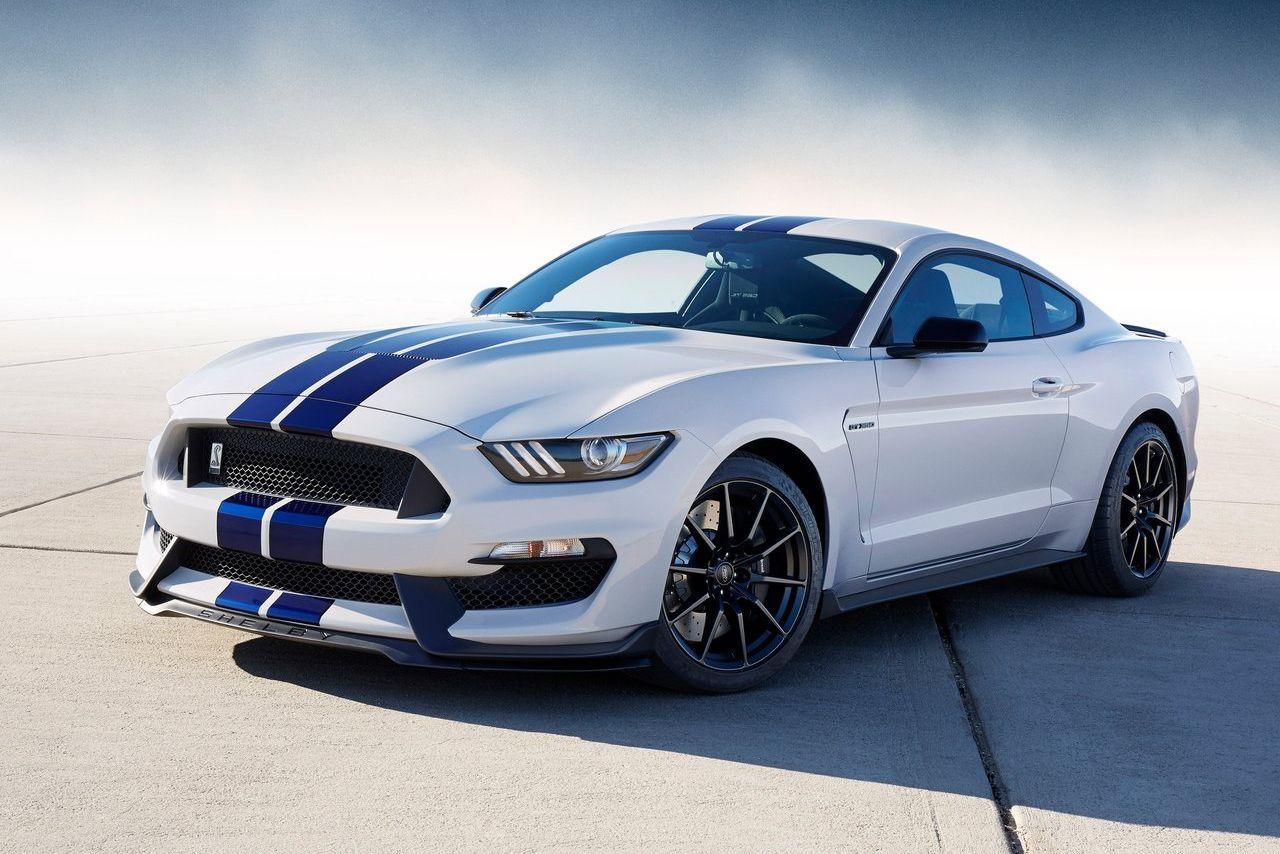 2016 Shelby GT350 front angle