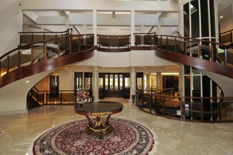 50 cent filed for bankruptcy still has his 52 room mansion stairs