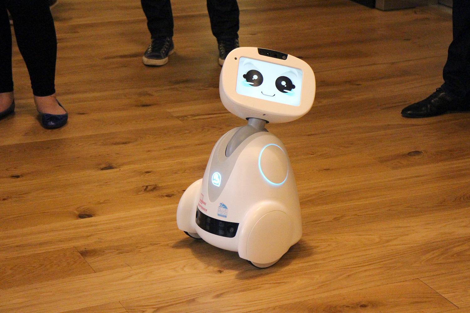Робот бади. Умный робот. Робот гаджет. Умные роботы будущего. Самые современные гаджеты роботы.