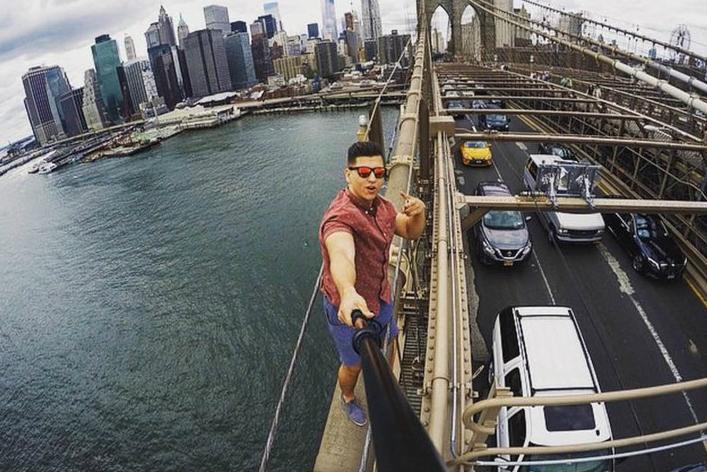 take selfie go to jail tourist arrested after taking on top of brooklyn bridge karny
