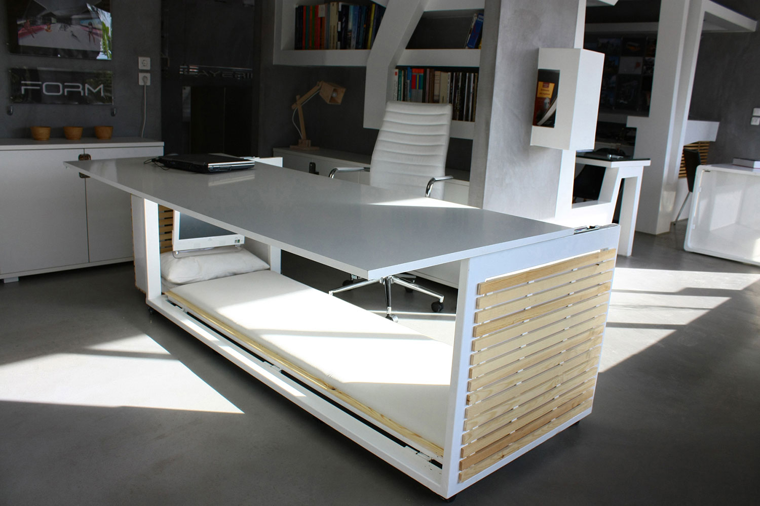 this bed desk would make it easy to nap at work 1  6 s m of life 001