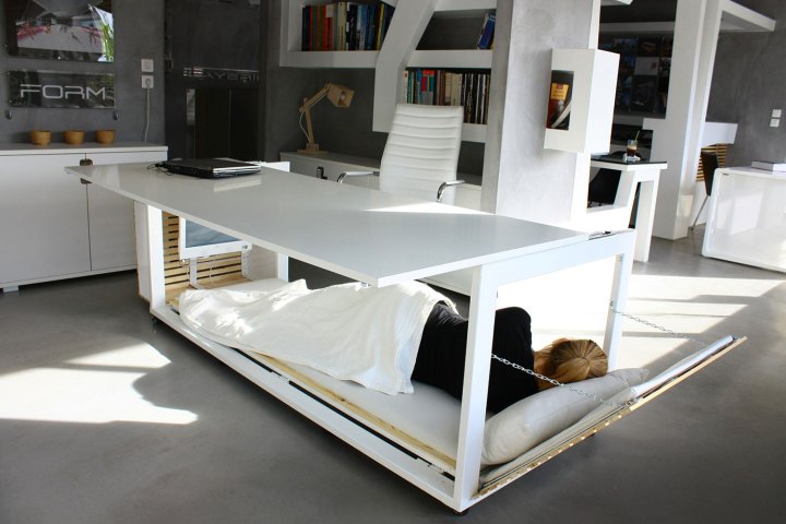 this bed desk would make it easy to nap at work 1  6 s m of life 003