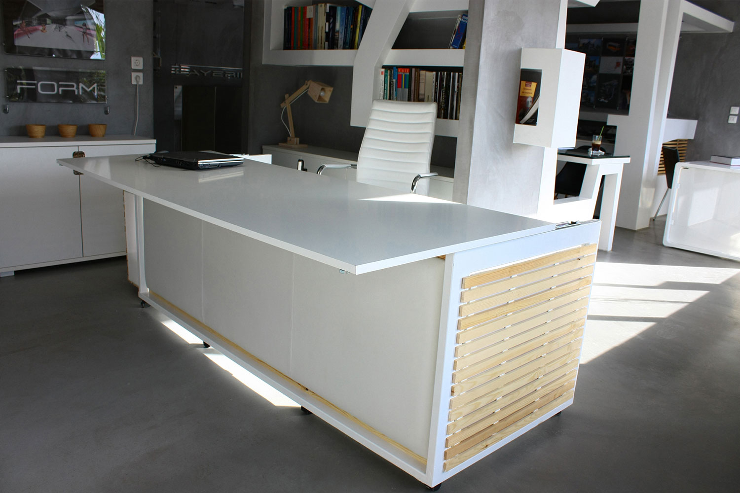 this bed desk would make it easy to nap at work 1  6 s m of life 005