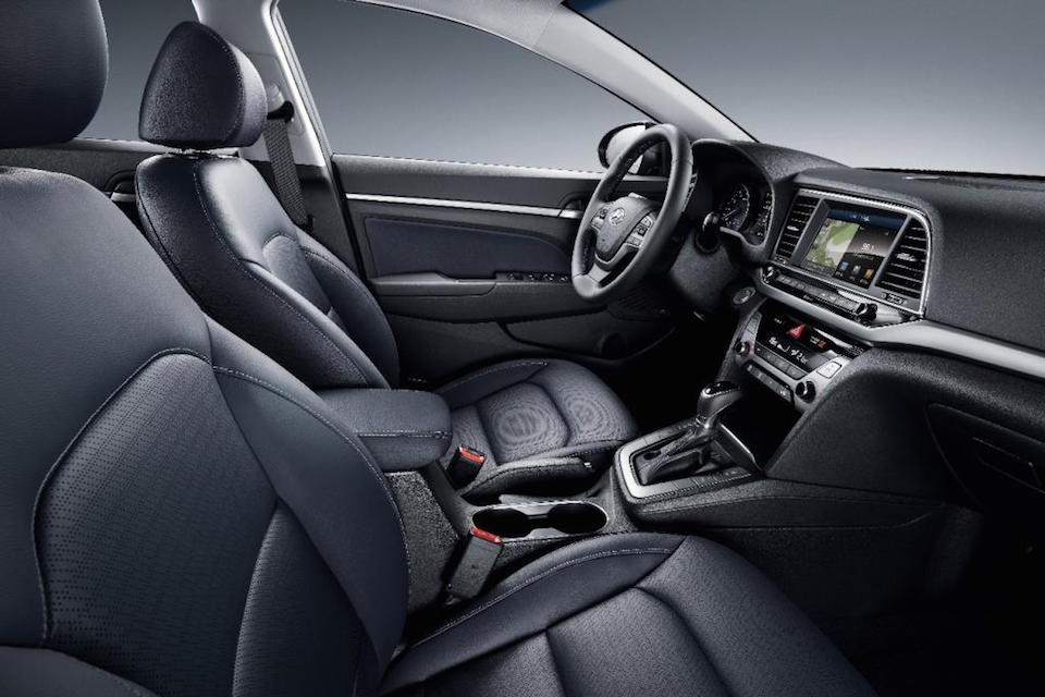 2016 Hyundai Avante interior