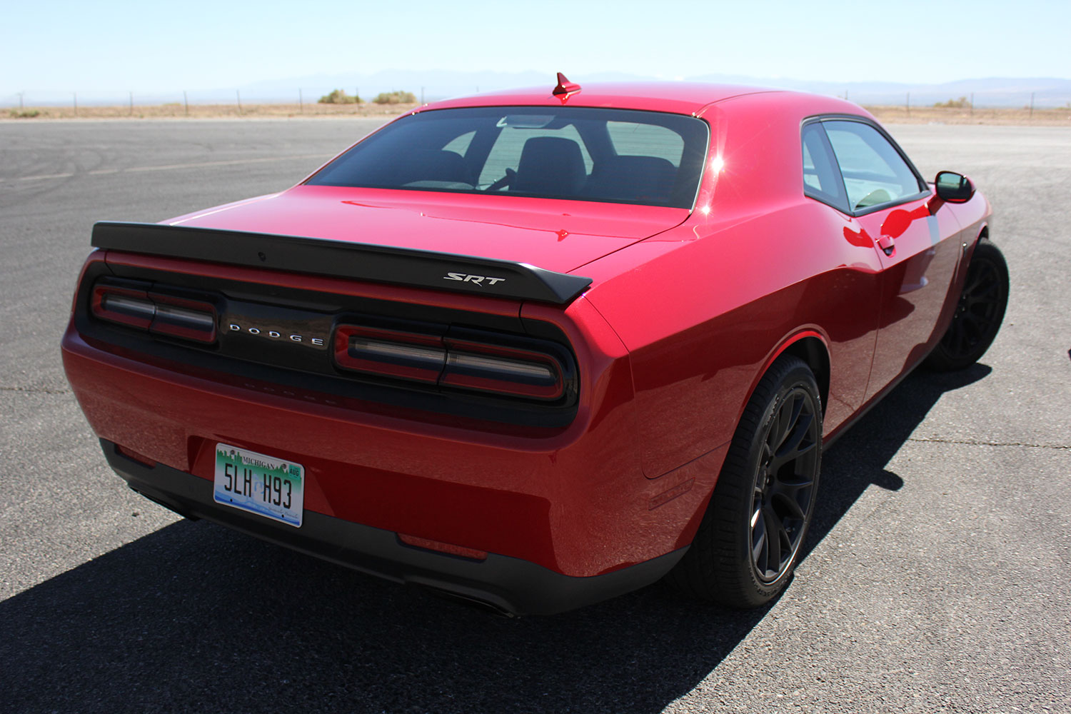 2015 dodge charger challenger srt hellcats track review and hellcat on back angle full