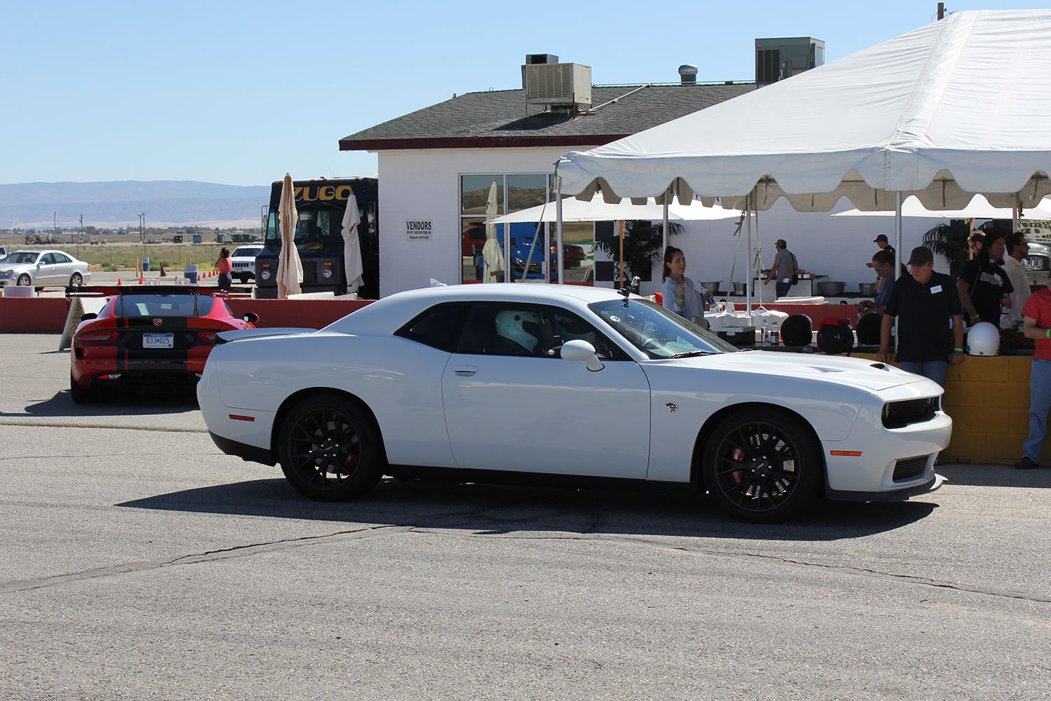 2015 dodge charger challenger srt hellcats track review and hellcat on side full
