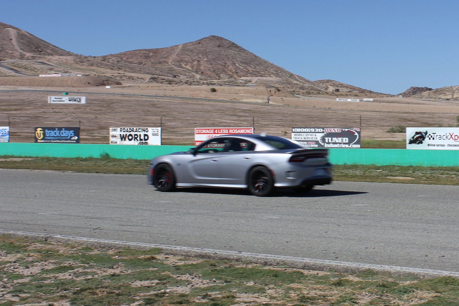 2015 dodge charger challenger srt hellcats track review and hellcat on side