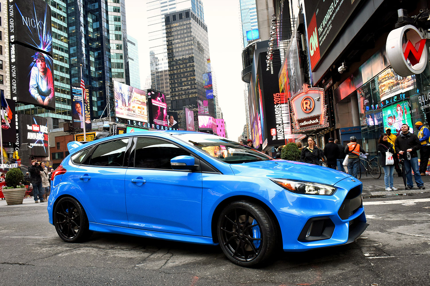 ford focus rs pricing performance specs news focusrs nytimesquare 01 hr