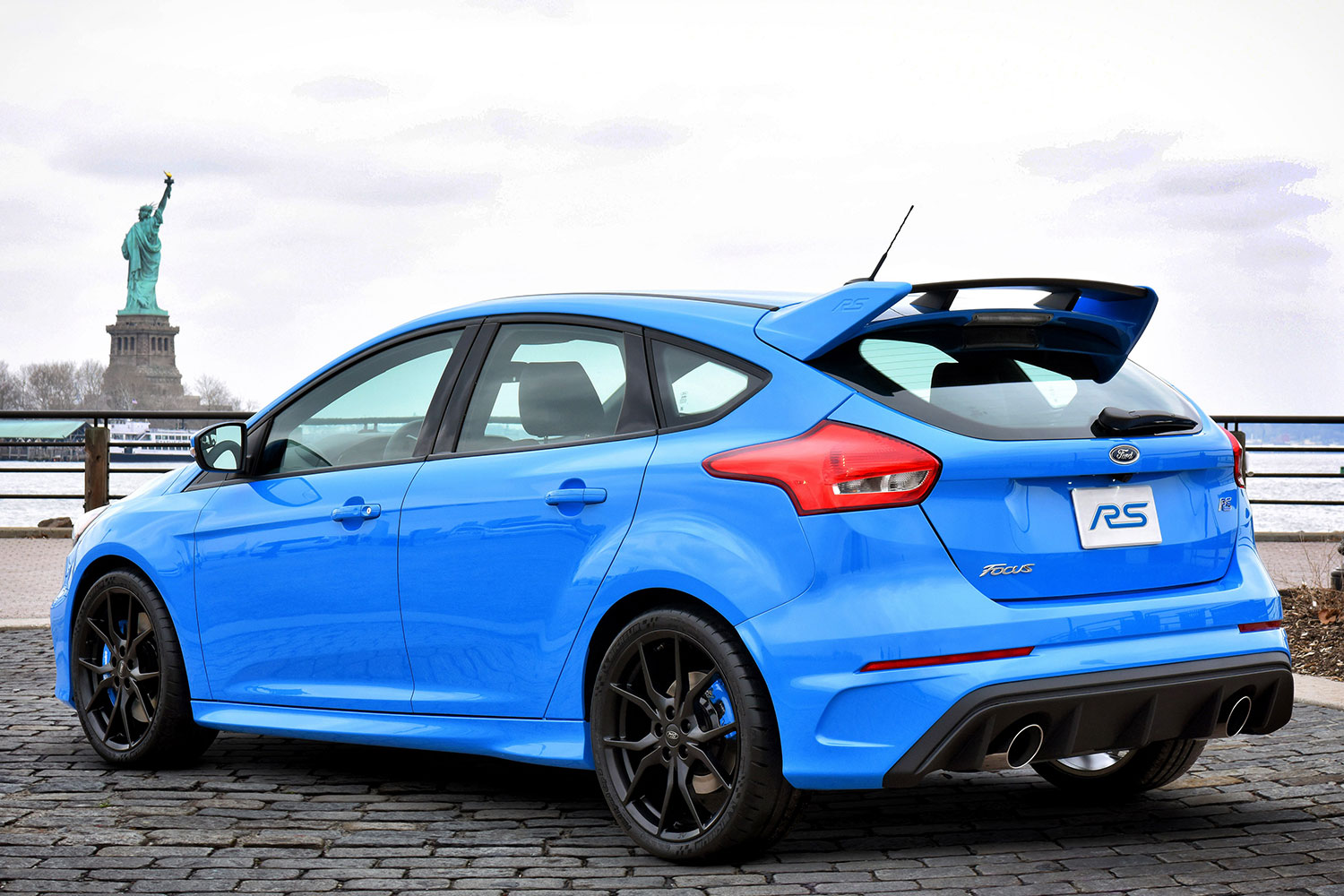ford focus rs pricing performance specs news focusrs statueofliberty 02 hr  1