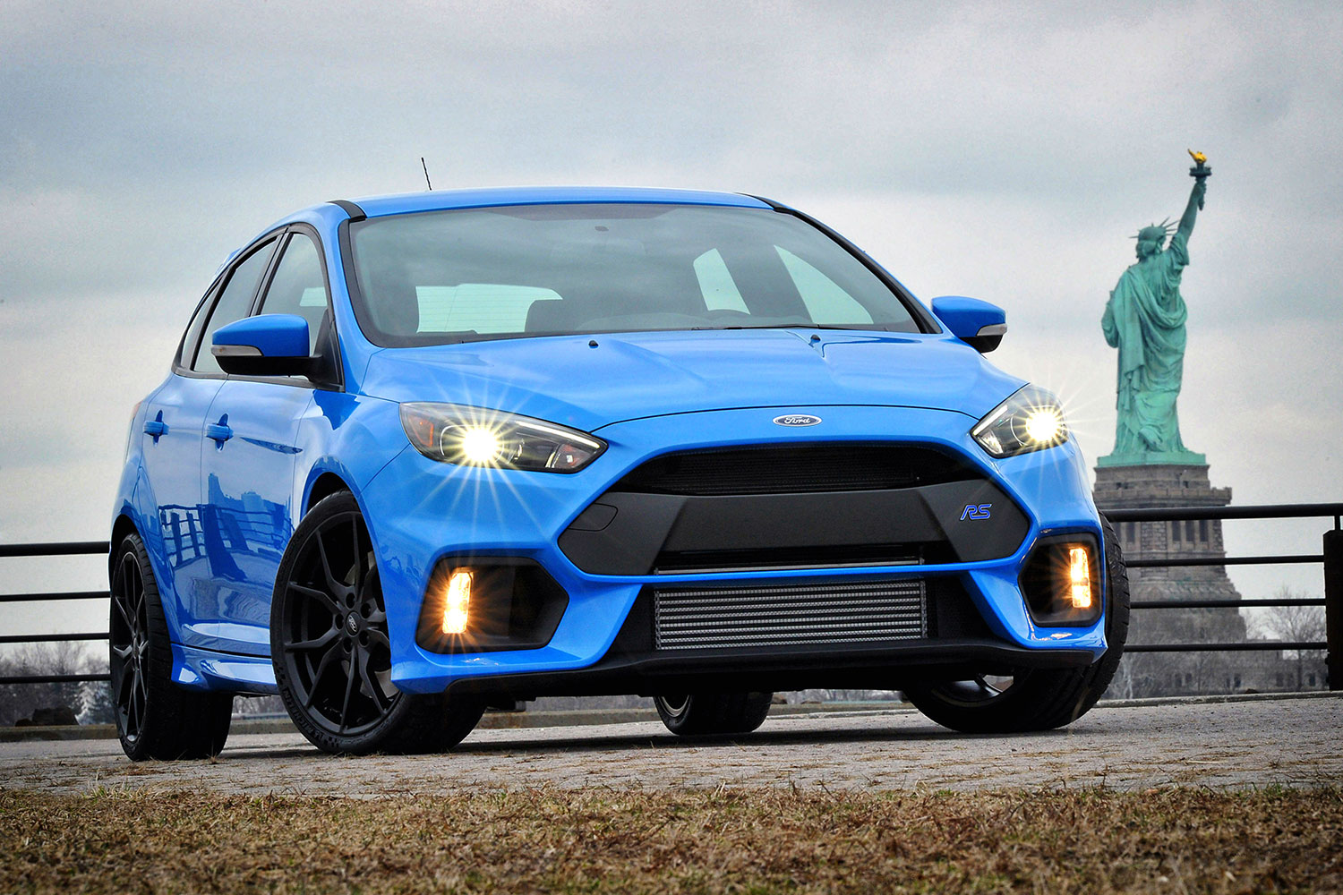 ford focus rs pricing performance specs news focusrs statueofliberty 03 hr
