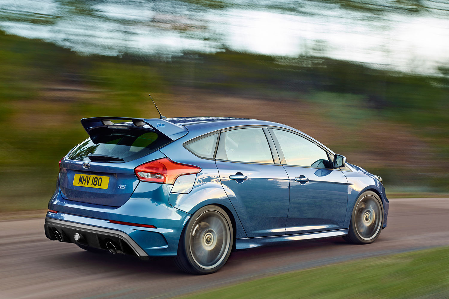ford focus rs pricing performance specs news 01
