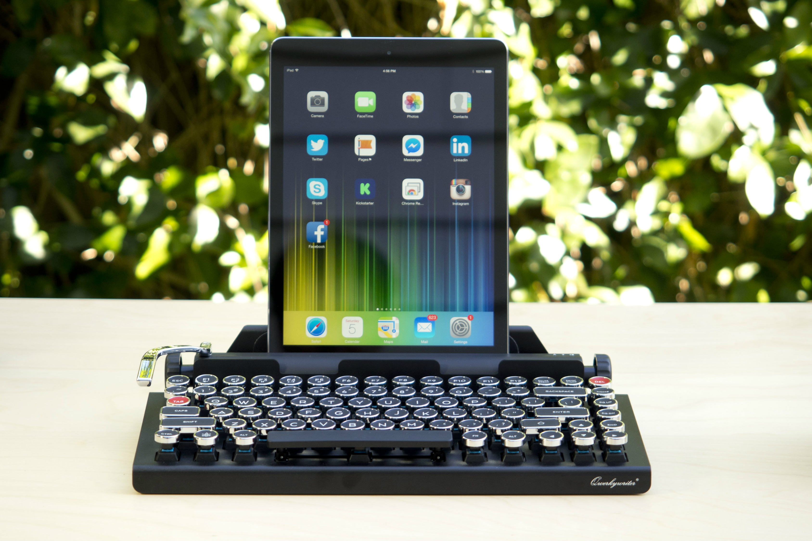 meet the keyboard that turns your tablet into a typewriter kinda qwerkywriter frontwithipad