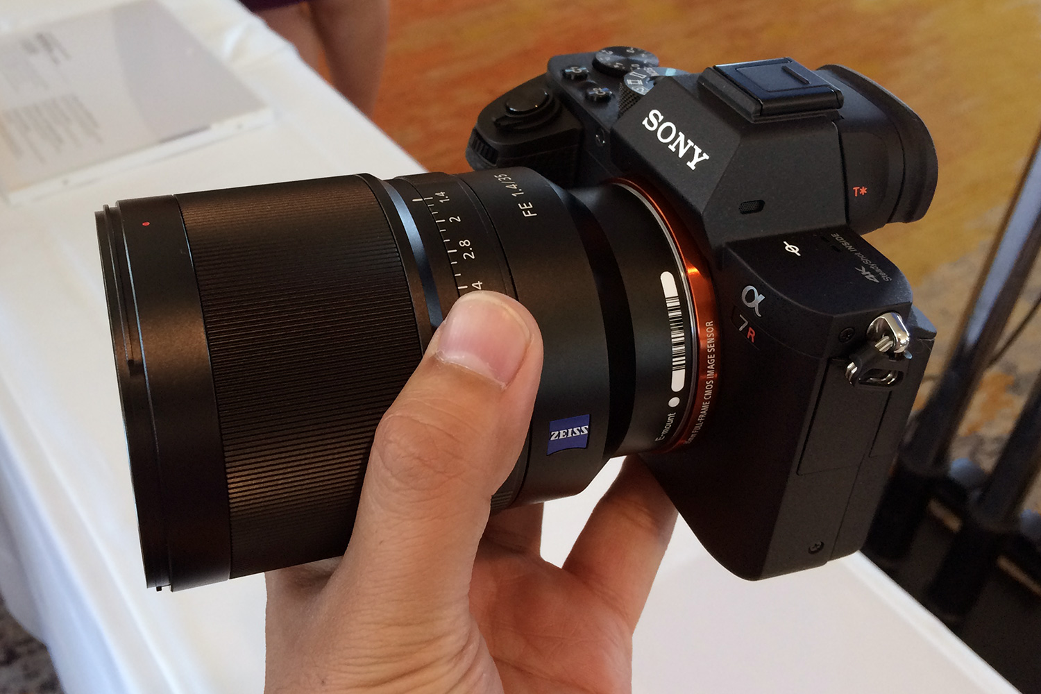 canon 5ds r vs sony a7r ii mark side