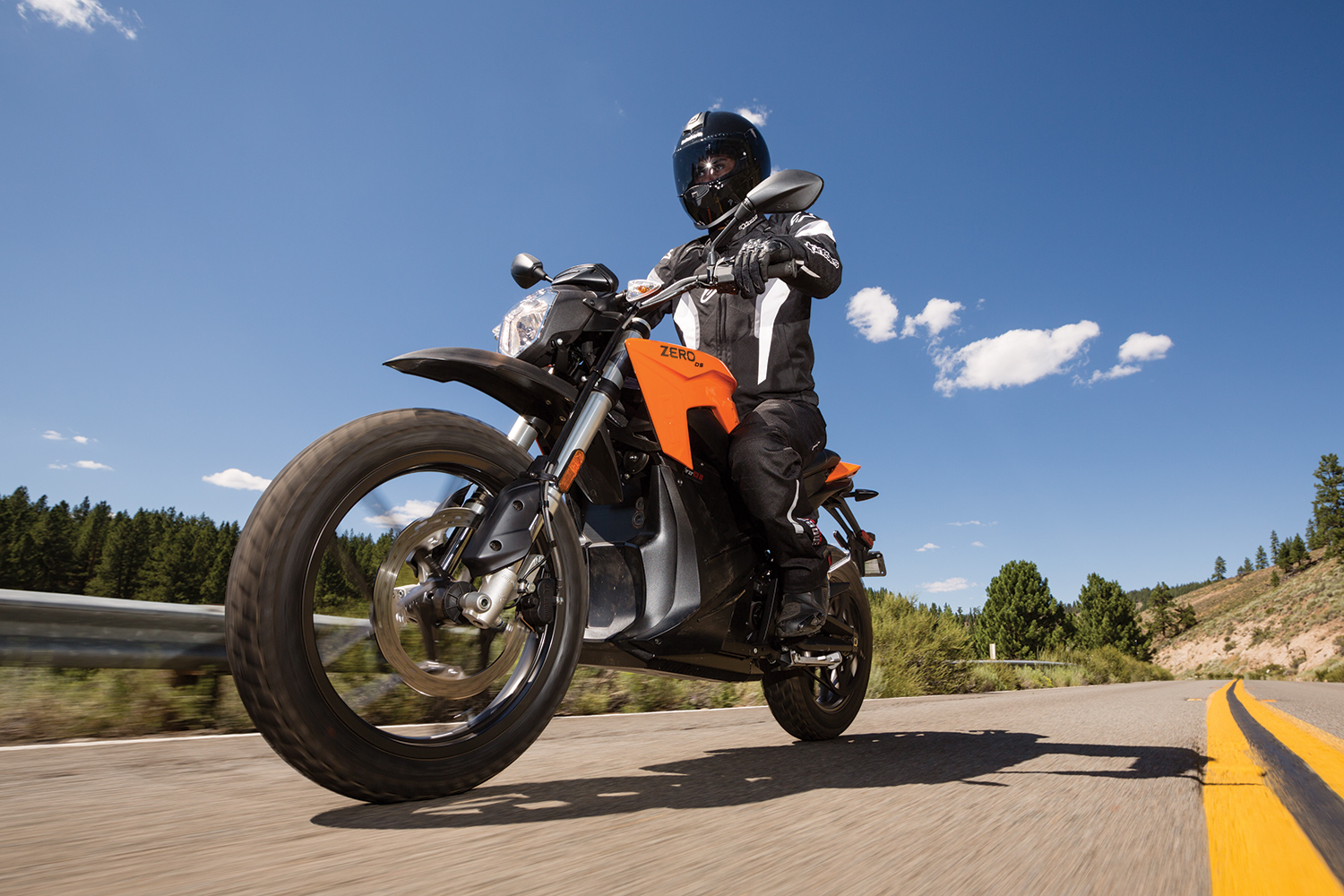 zero motorcycles introduces new models 2016 ds action 07 4800x3200 press