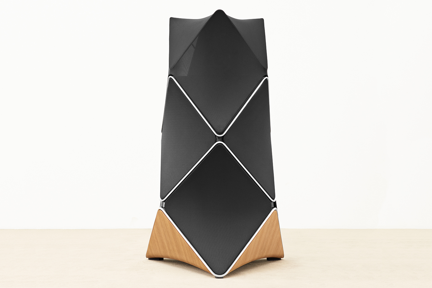Halloween der For pokker Bang and Olufsen Beolab 90 tower speakers | First Look | Digital Trends