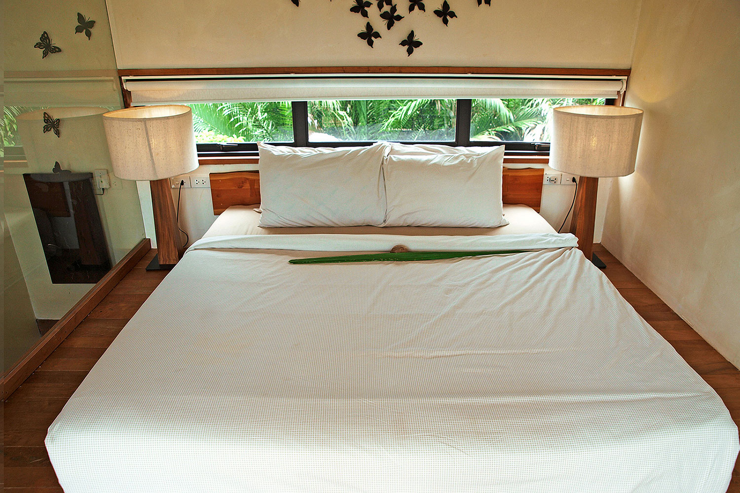 the bangkok tree house hotel lets guests sleep under stars e