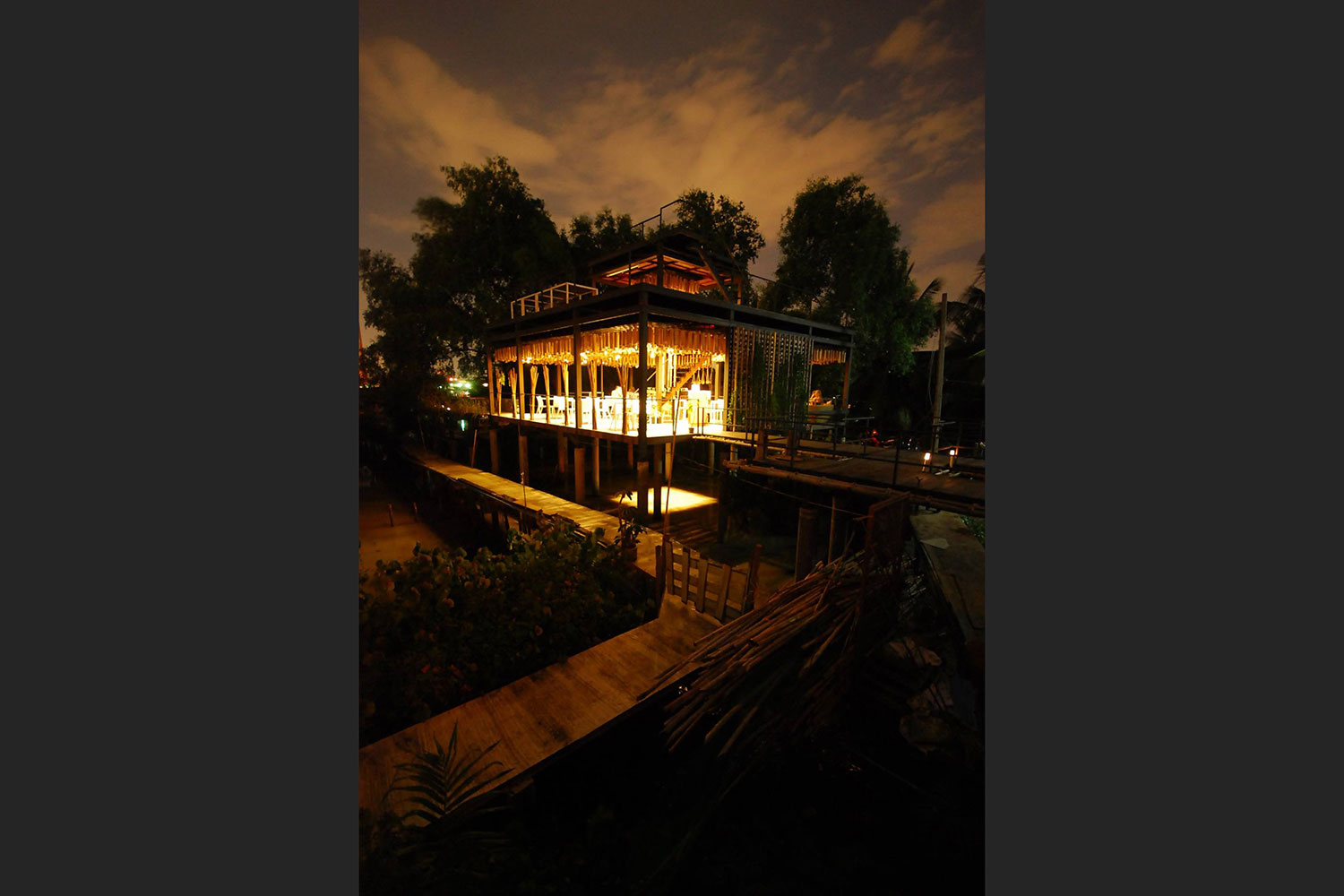 the bangkok tree house hotel lets guests sleep under stars resort 13