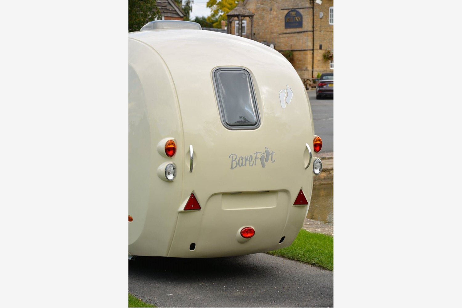 barefoot caravan makes cool curved campers 007