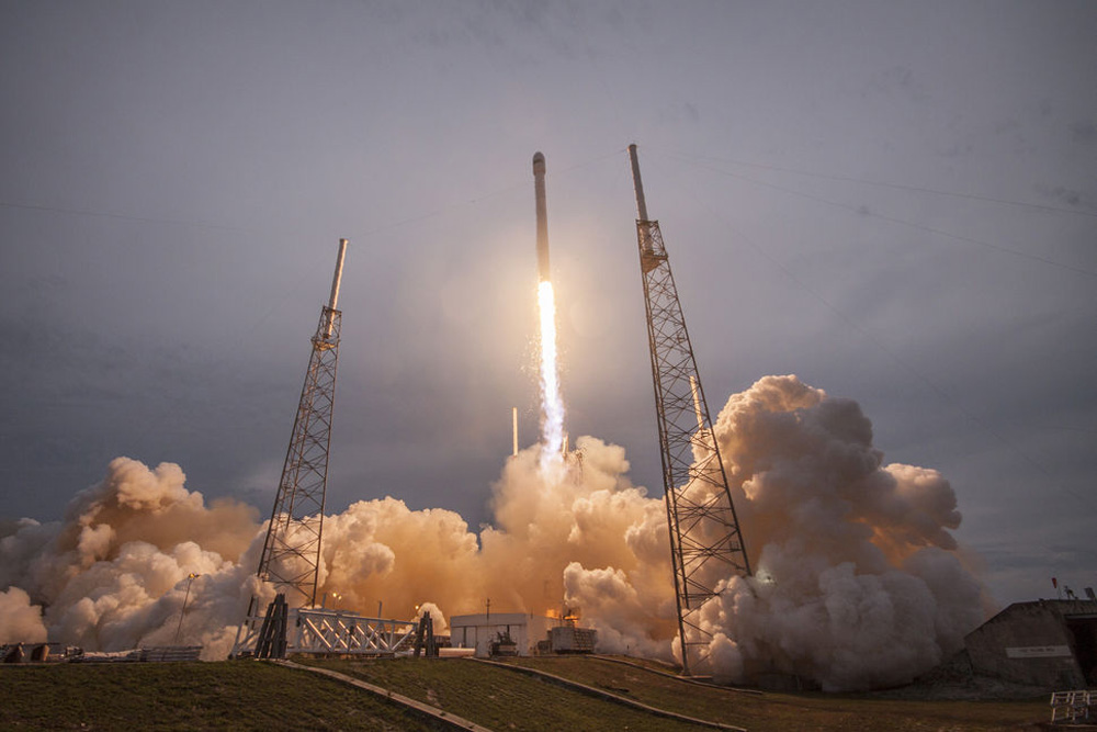 spacex looks like its going to fire up rocket program again a little later than expected falcon9launch1