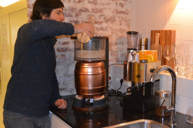 the minibrew is a little machine for homebrewing beer 003