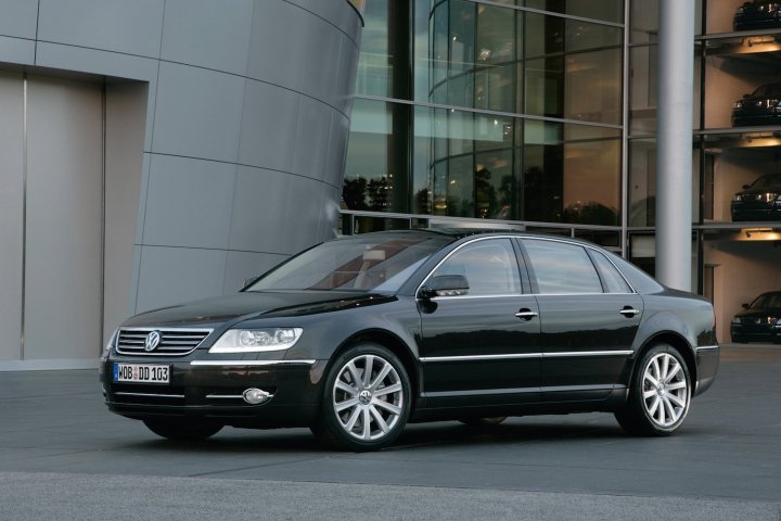 Volkswagen-Phaeton_2009