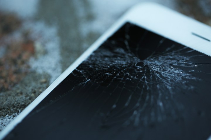 apple cracked screen patent iphone shutterstock 241344835