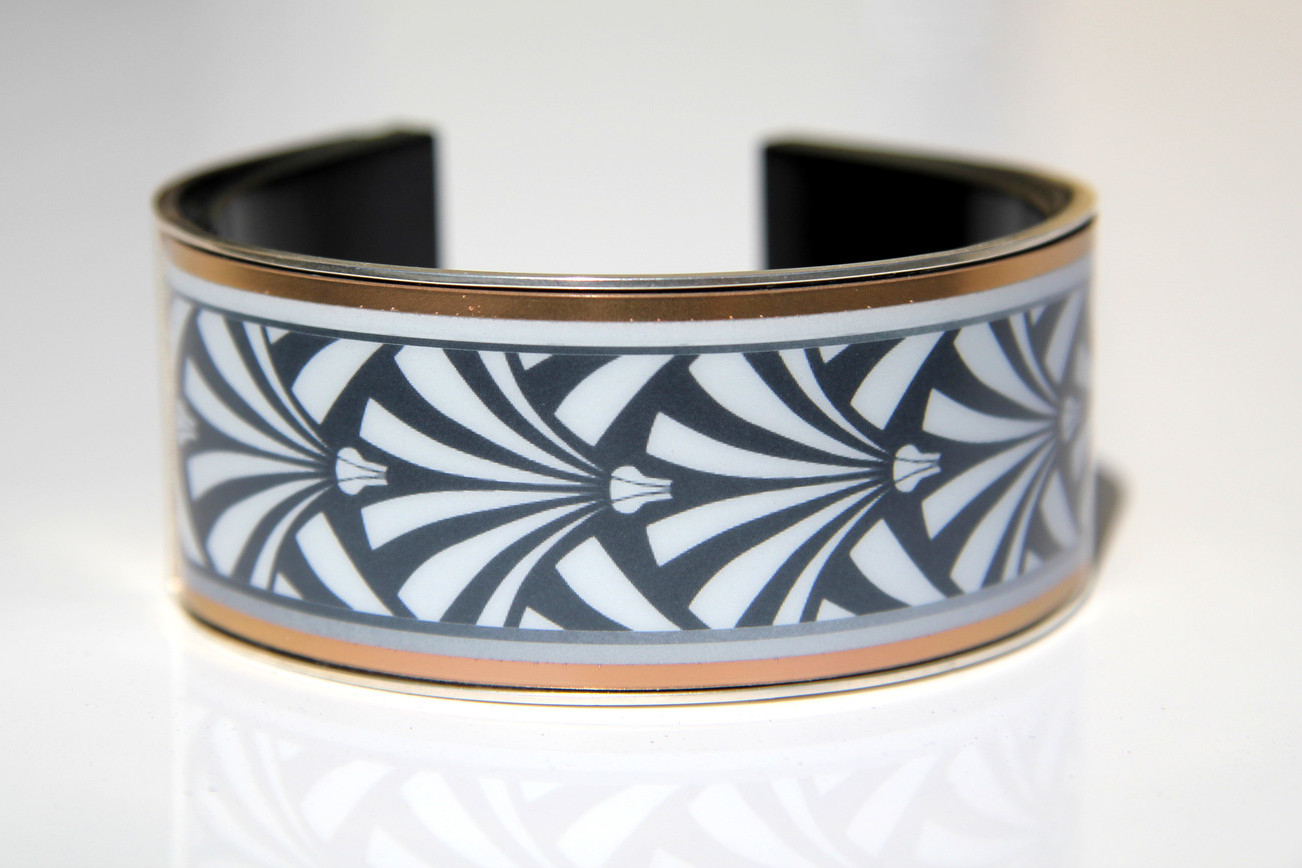 e ink wearable eyecatcher launches kickstarter campaign looksee stripes