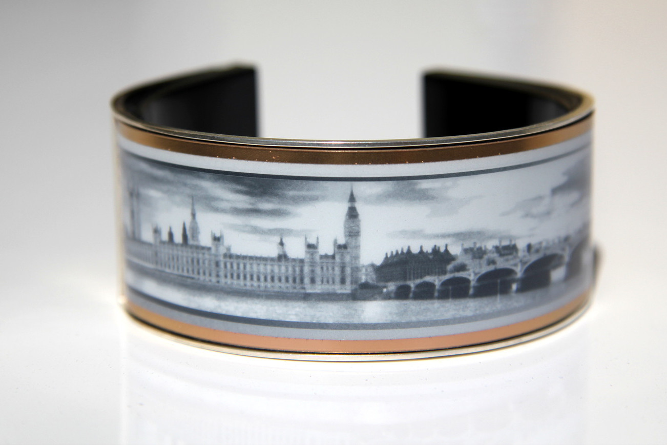 e ink wearable eyecatcher launches kickstarter campaign looksee towers