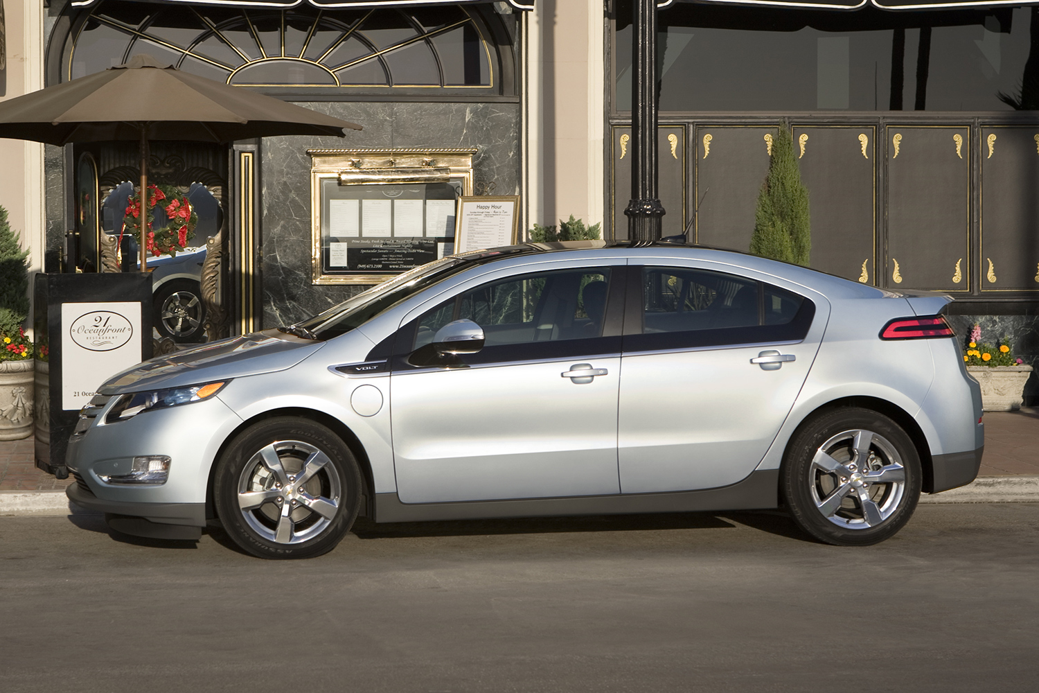 11 cars that will go extinct in 2016 first generation chevrolet volt  001