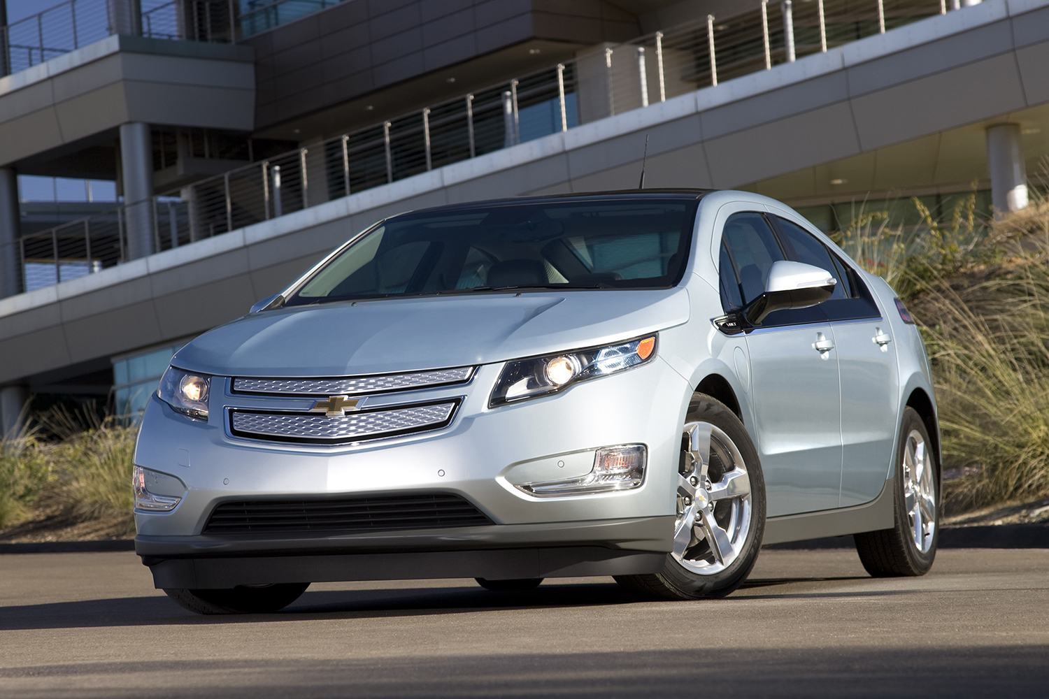 11 cars that will go extinct in 2016 first generation chevrolet volt  002