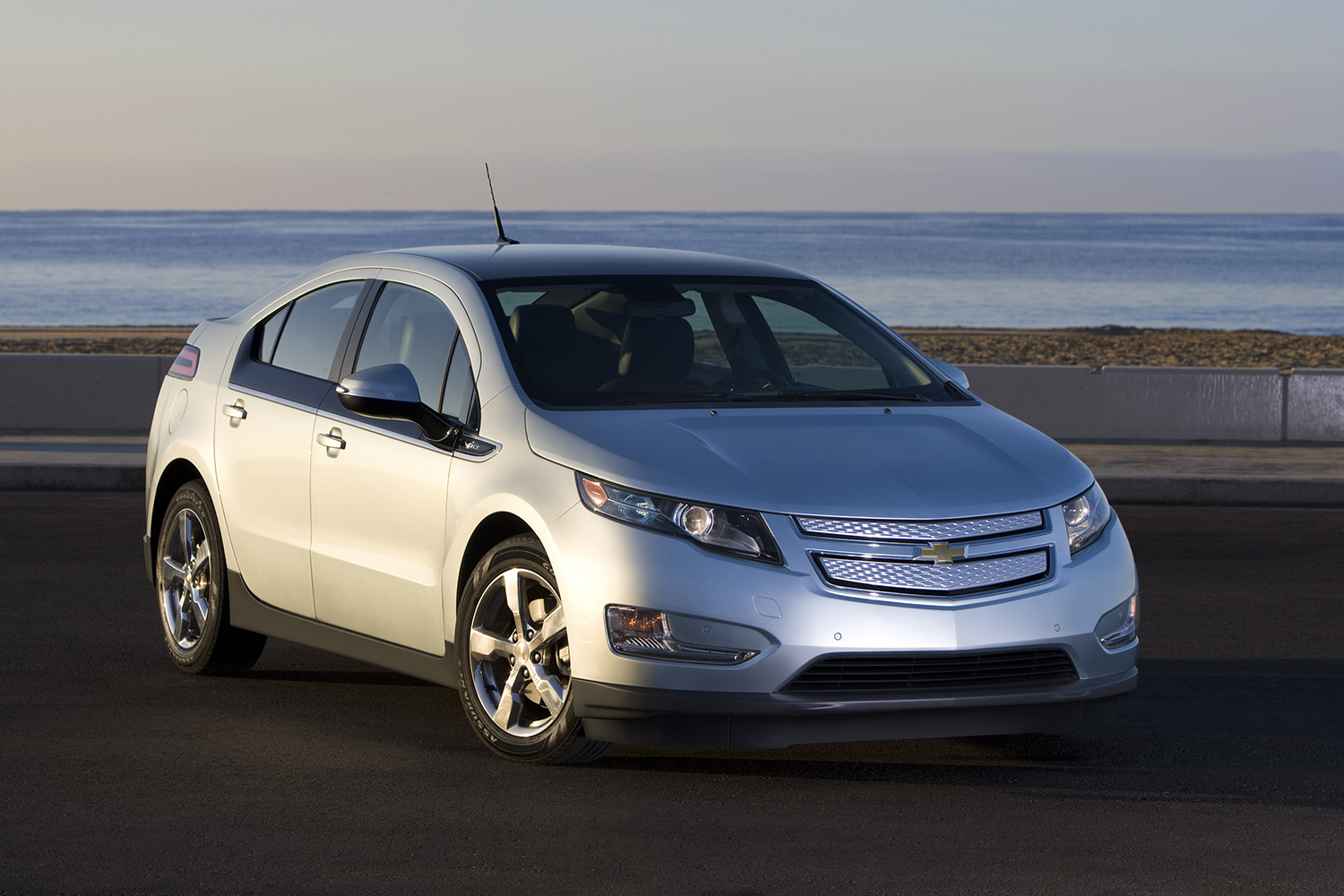 11 cars that will go extinct in 2016 first generation chevrolet volt  006