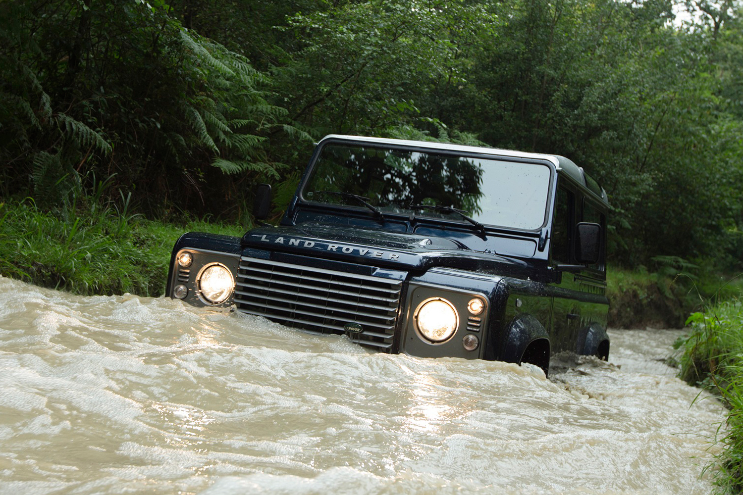 11 cars that will go extinct in 2016 land rover defender