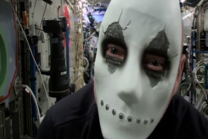 us astronaut scott kelly haunts the iss for halloween mask