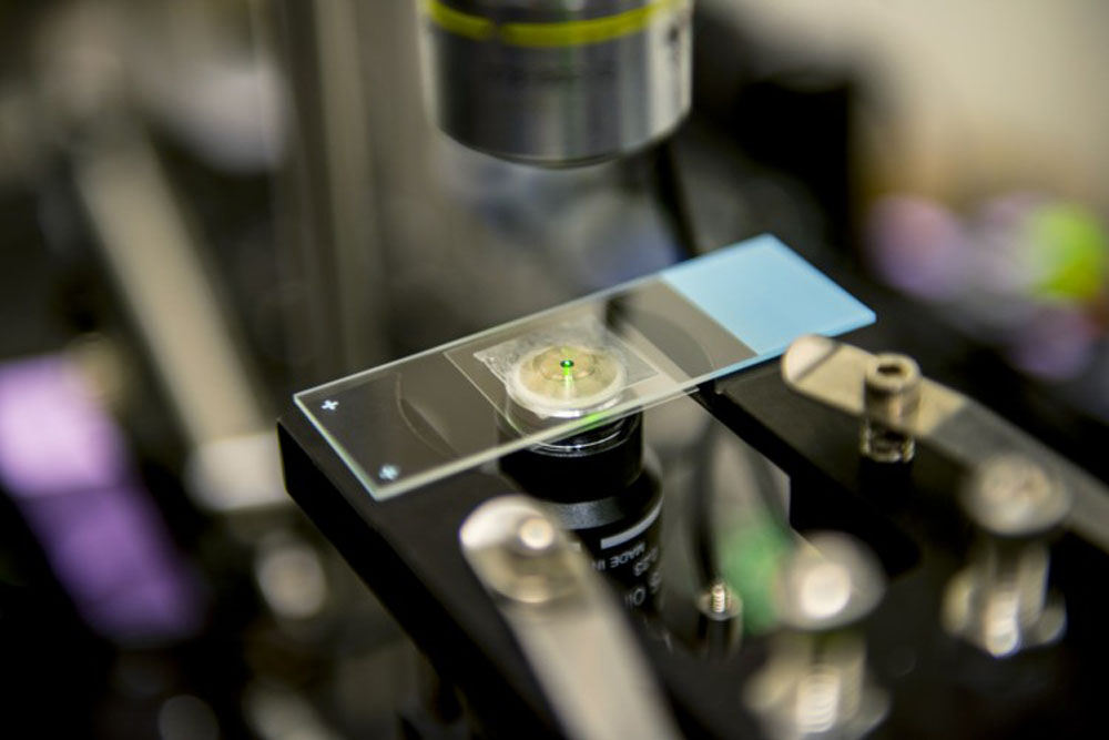 researchers at uw develop laser which refrigerates liquids uwfreezeray2